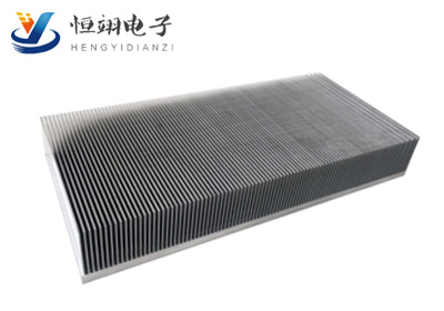 铲齿散热器